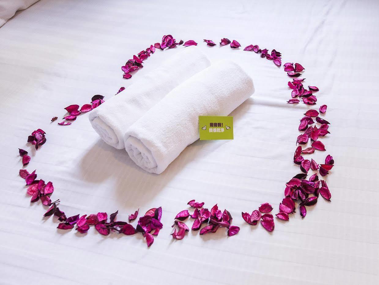 Happy Bee Hostel Гонконг Экстерьер фото